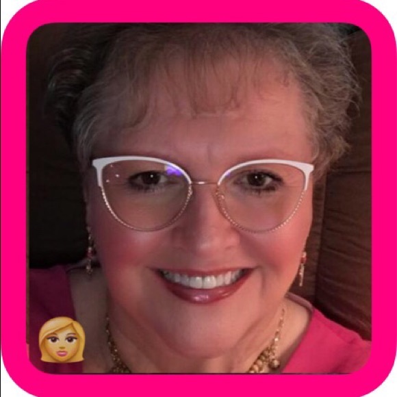 Meet your Posher, Colleen - Picture 1 of 1